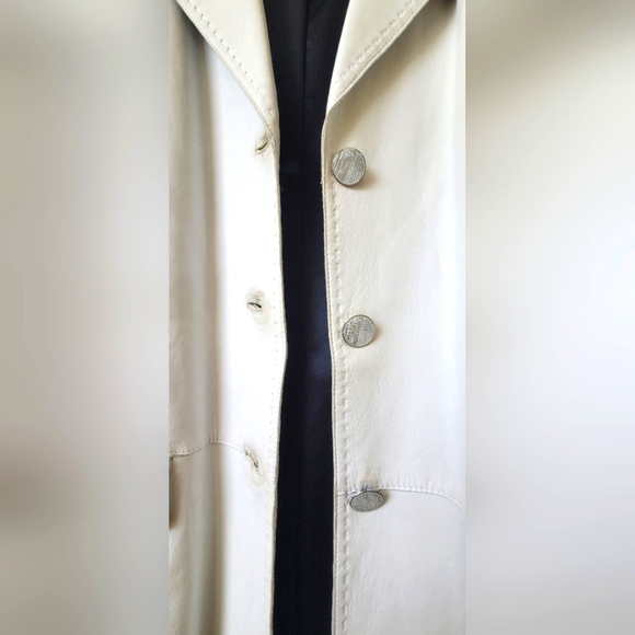 ELIE TAHARI WHITE LEATHER COAT - Picture 10 of 16